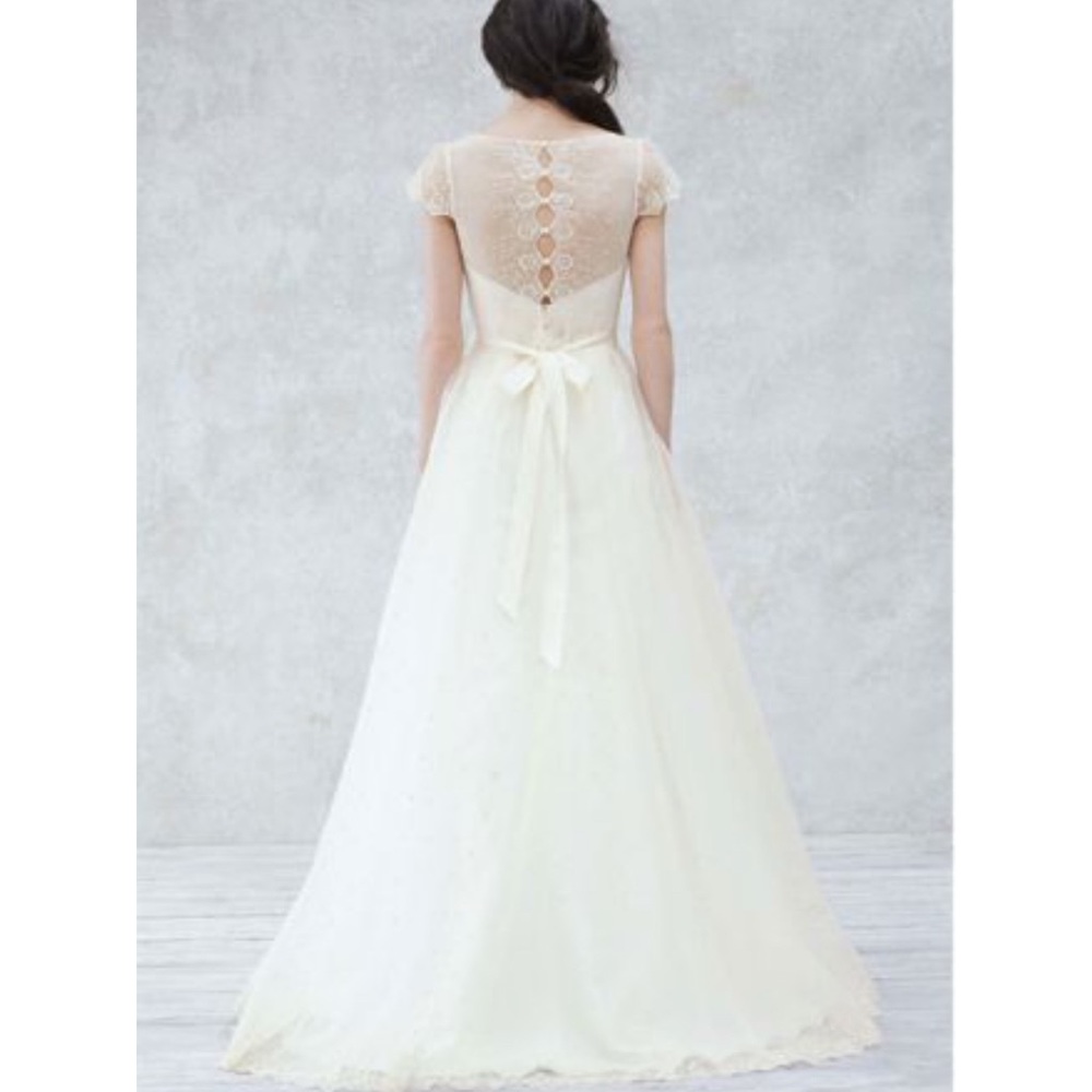 GALINA Cap sleeve gown w scalloped detail bodice